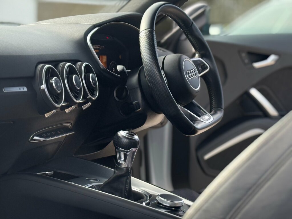 Audi TT 2.0 Tdi Ultra Black Edition Coupe Manua White #3
