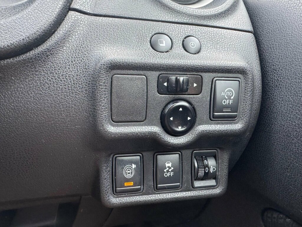 Nissan Note 1.2 12V N-tec Hatchback Euro 5 Silver #26