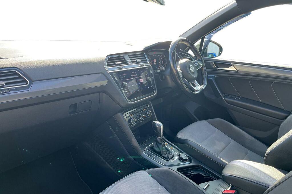 Volkswagen Tiguan Se Navigation White #2