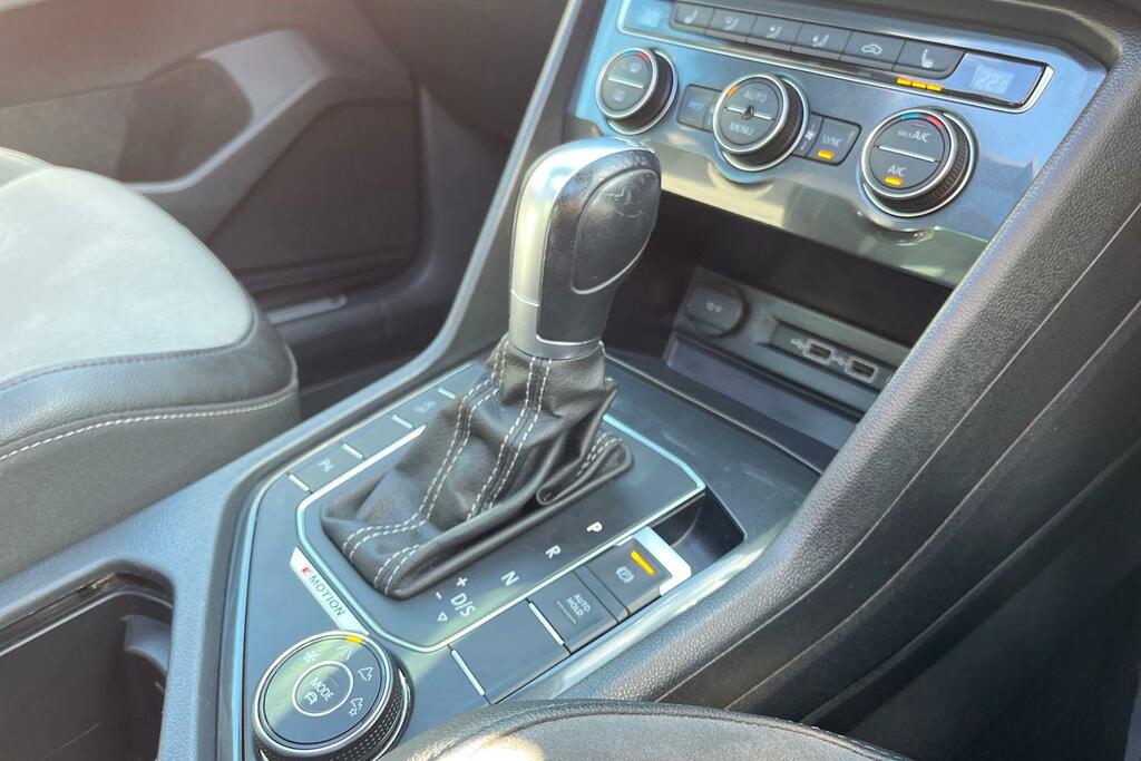 Volkswagen Tiguan Se Navigation White #10