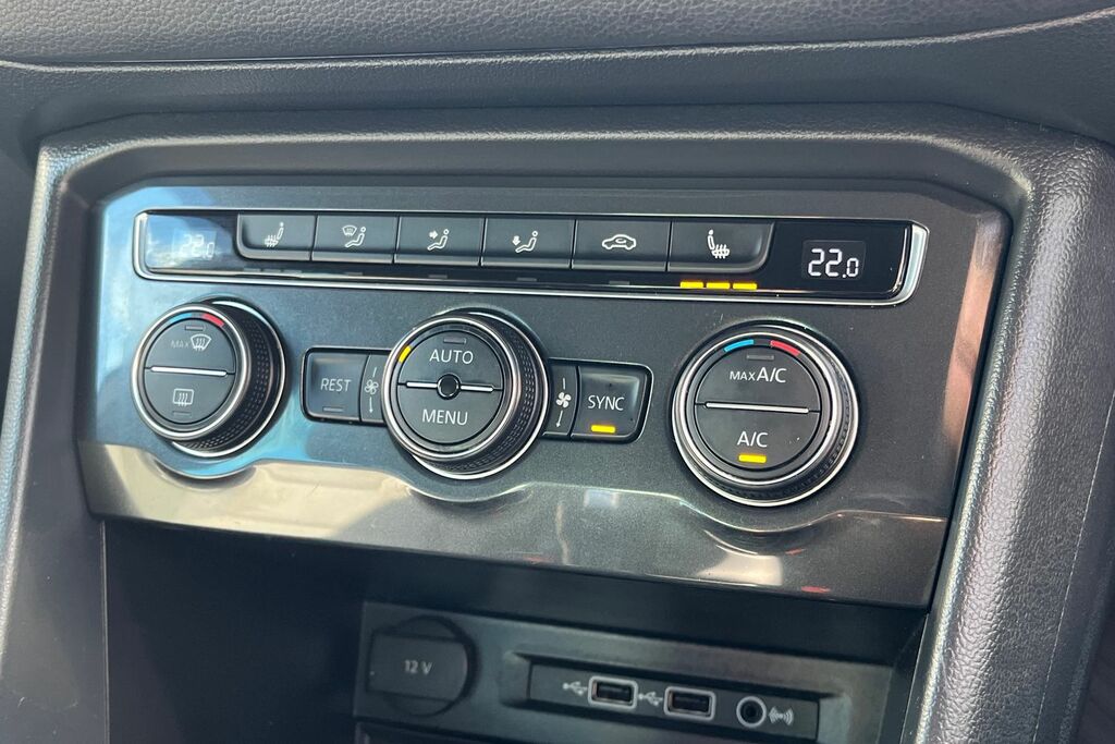 Volkswagen Tiguan Se Navigation White #14