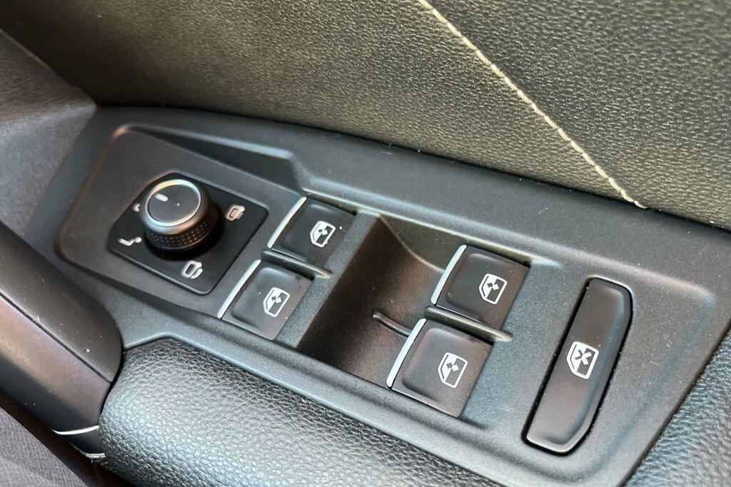 Volkswagen Tiguan Se Navigation White #17