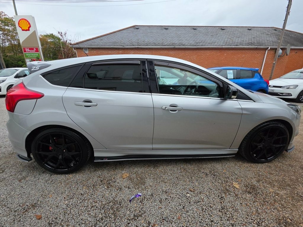 Ford Focus 2.0T Ecoboost St-3 Euro 5 Ss Black #8