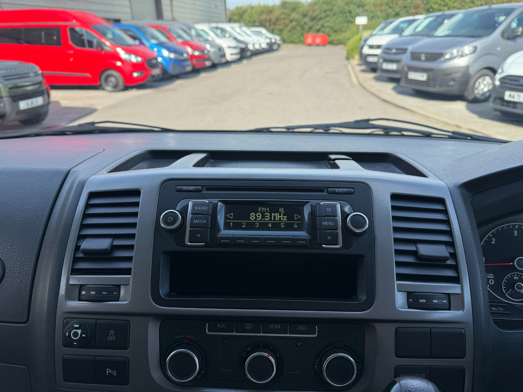 Volkswagen Transporter Shuttle 2.0 Td T30 Se Dsg L1 H1 Black #15