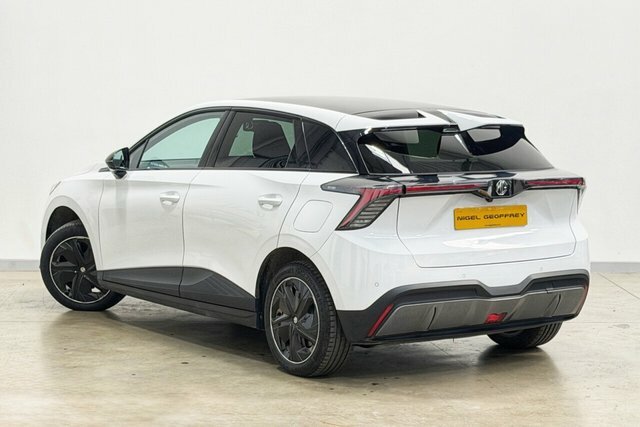 MG MG4 64Kwh Trophy Long Range Hatchback Aut White #2