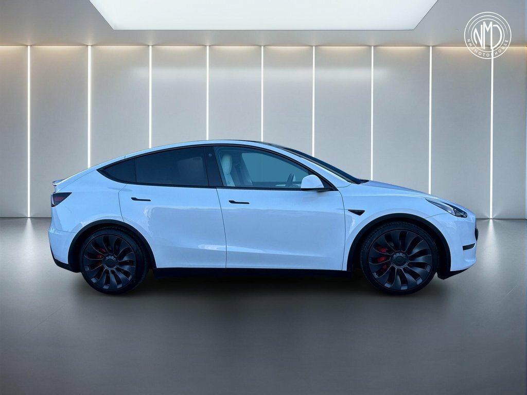 Tesla Model Y 2022 Dual Motor Performance 4Wde White #4
