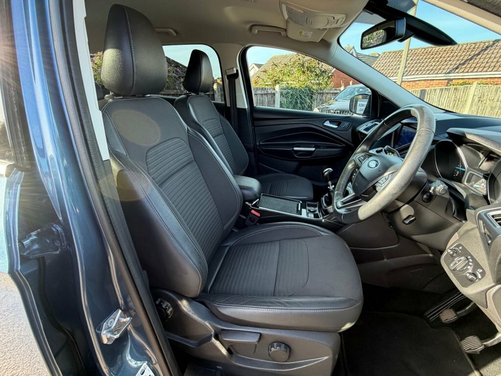 Ford Kuga 1.5 Ecoboost Titanium X Edition 2Wd Black #4