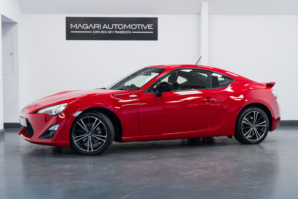 Toyota GT86 Coupe Red #4