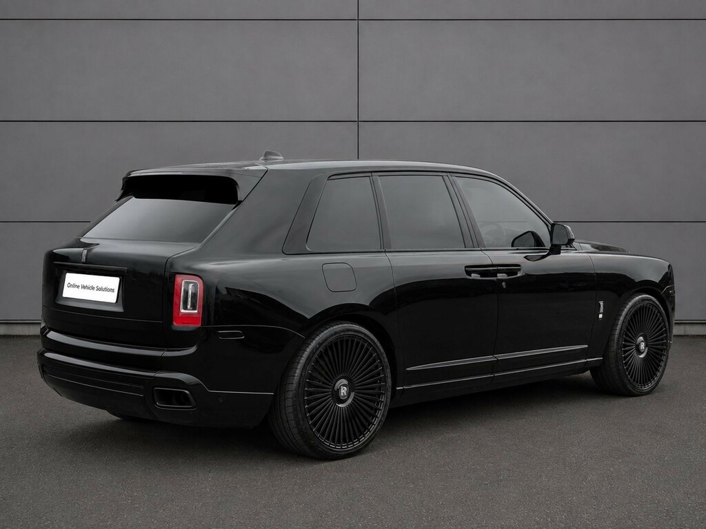 Rolls-Royce Cullinan Suv 6.8 V12 Black Badge 2022 Black #3