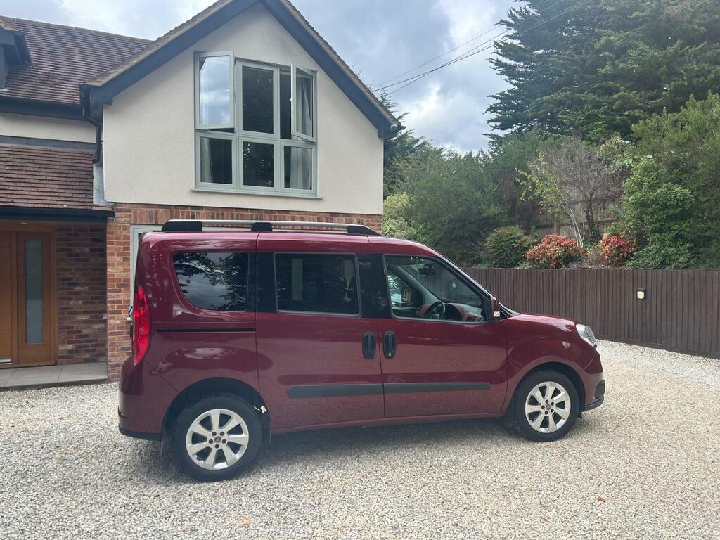 Fiat Doblo Combi Van 1.3 Turbo White #8