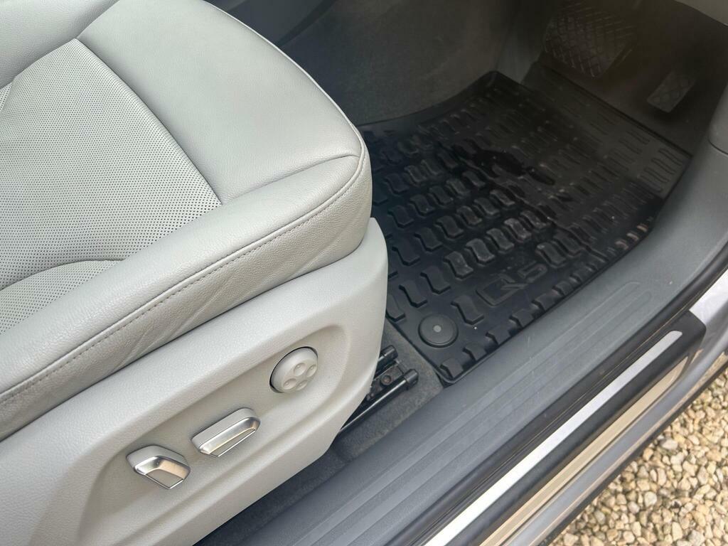 Audi Q5 2.0 Tdi Quattro S Line Plus 175 Bhp 4Wd Black #31
