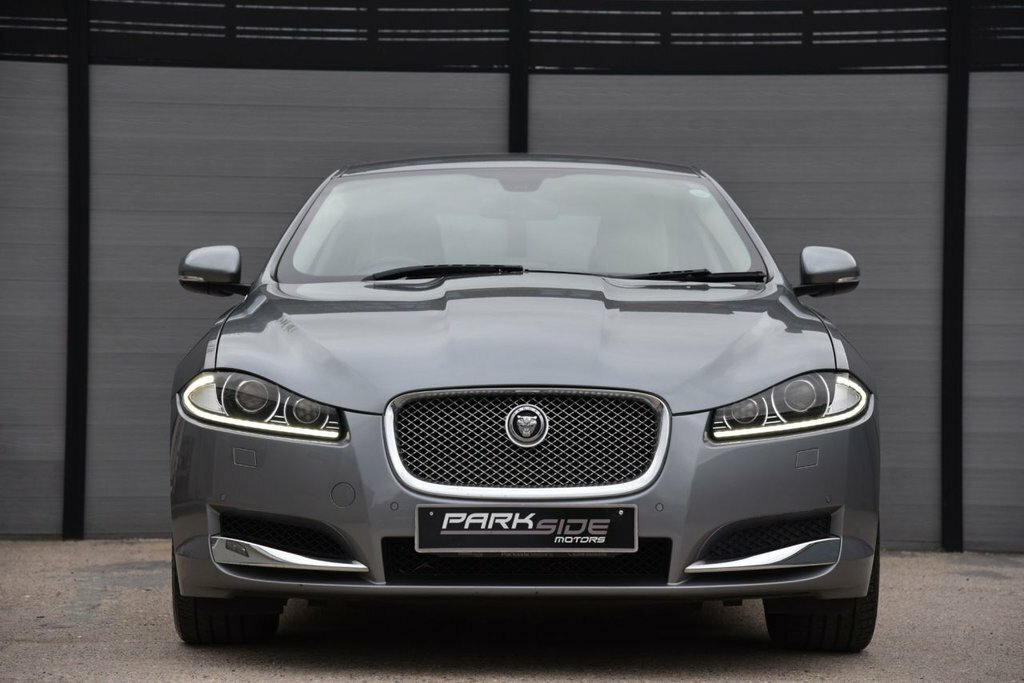 Jaguar XF 2.2L Luxury Grey