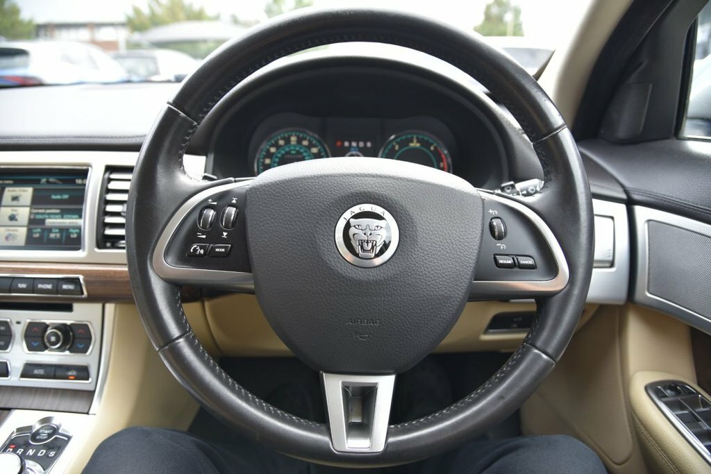 Jaguar XF 3.0D V6 S Portfolio Start Stop Grey #30