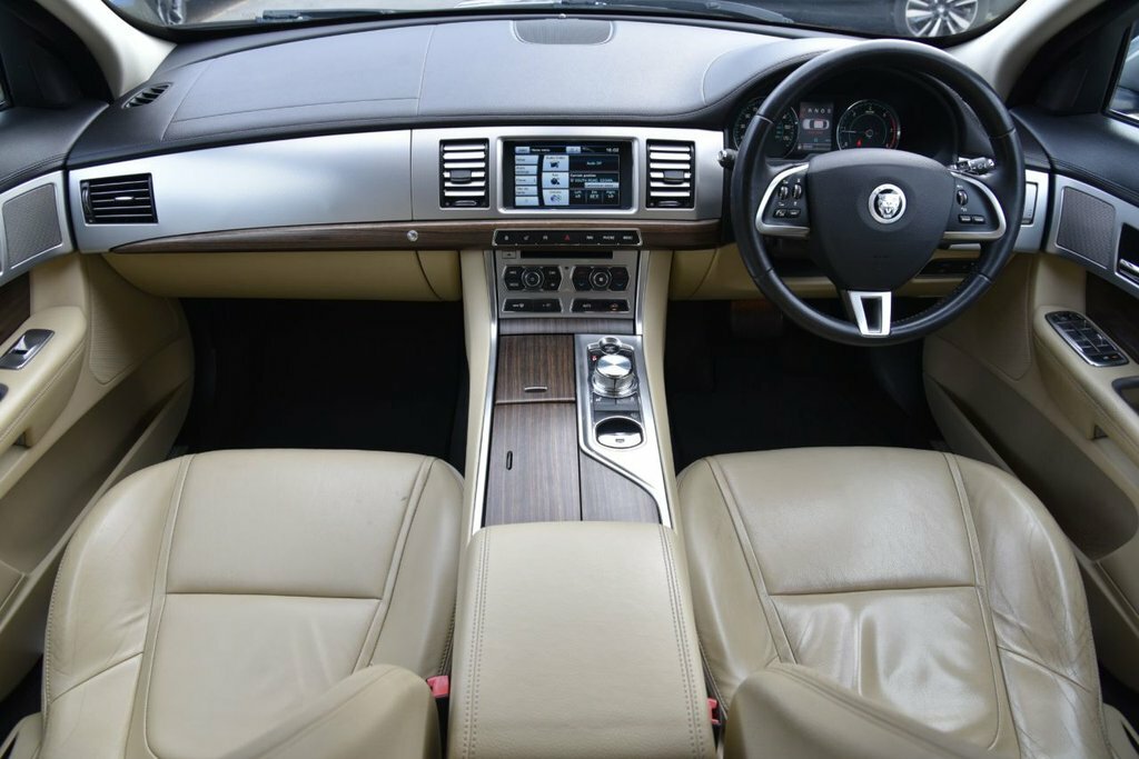 Jaguar XF 3.0D V6 S Portfolio Start Stop Grey #29