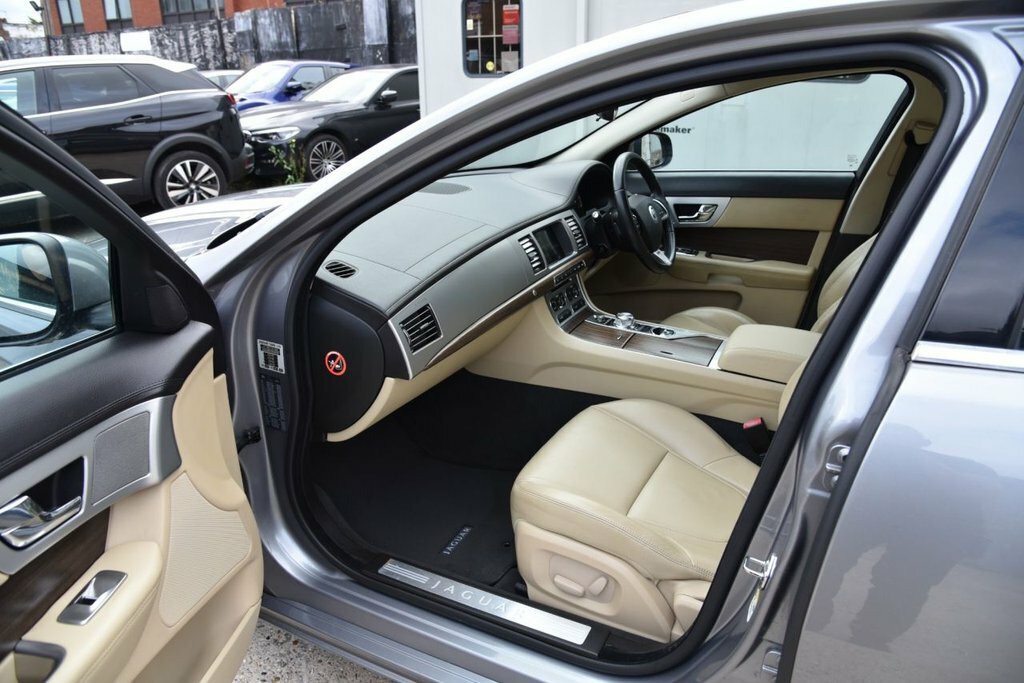 Jaguar XF 3.0D V6 S Portfolio Start Stop Grey #23