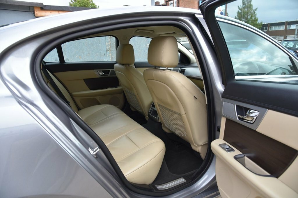 Jaguar XF 3.0D V6 S Portfolio Start Stop Grey #19