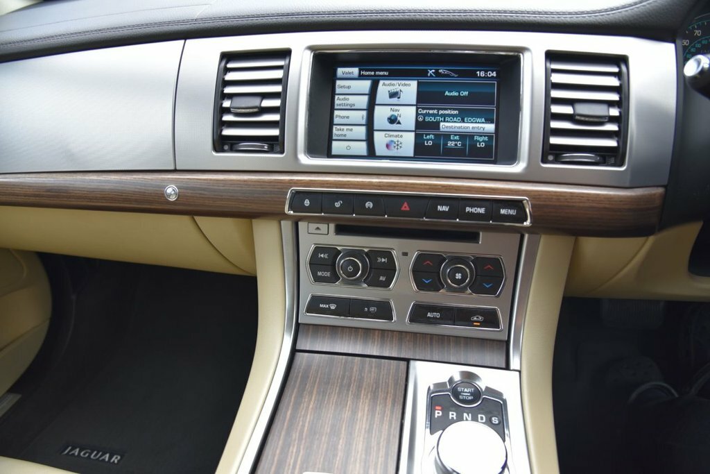Jaguar XF 3.0D V6 S Portfolio Start Stop Grey #36