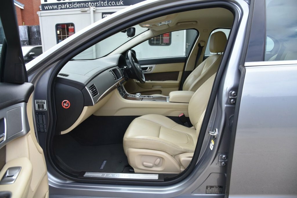 Jaguar XF 3.0D V6 S Portfolio Start Stop Grey #24