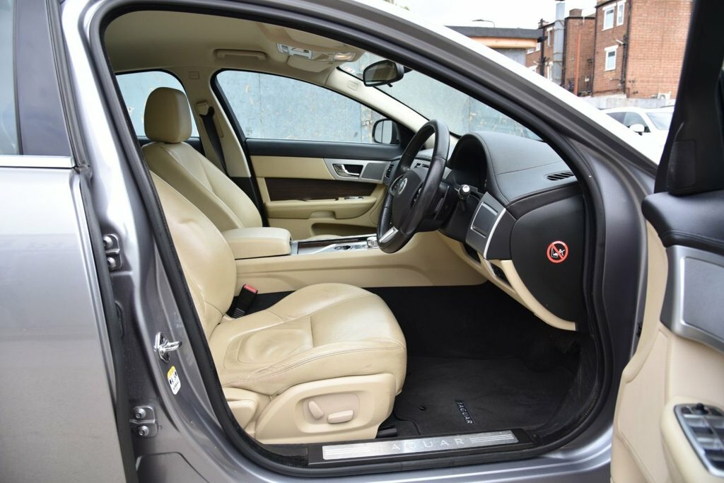 Jaguar XF 3.0D V6 S Portfolio Start Stop Grey #18