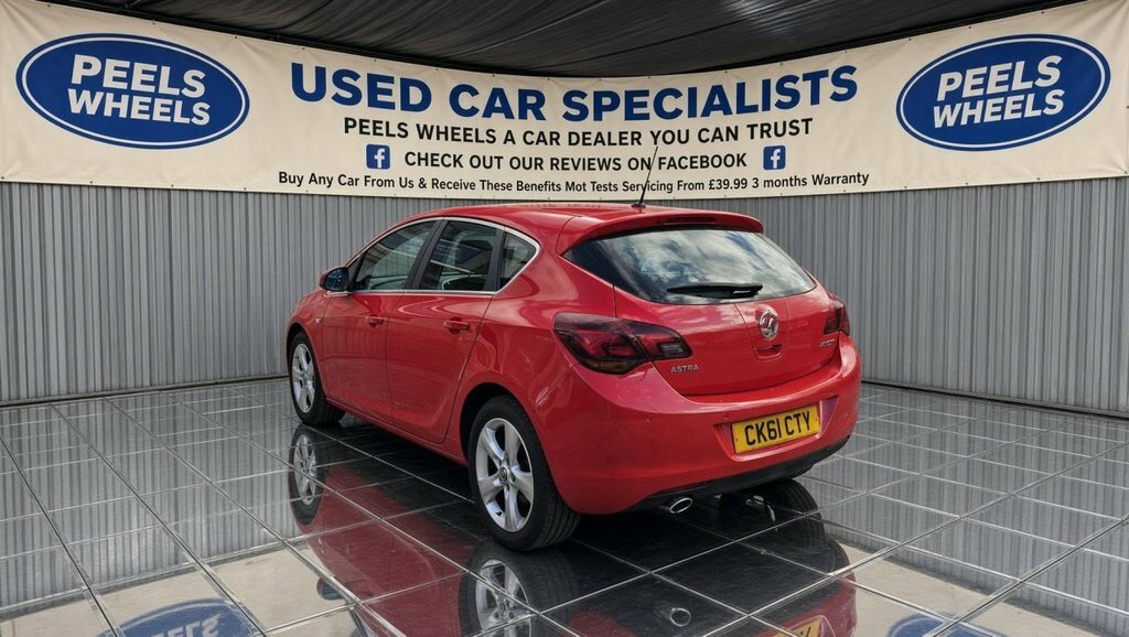 Vauxhall Astra 2L Sri Red #6