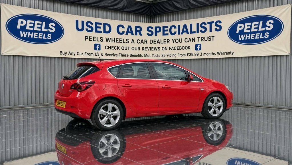 Vauxhall Astra 2L Sri Red #5