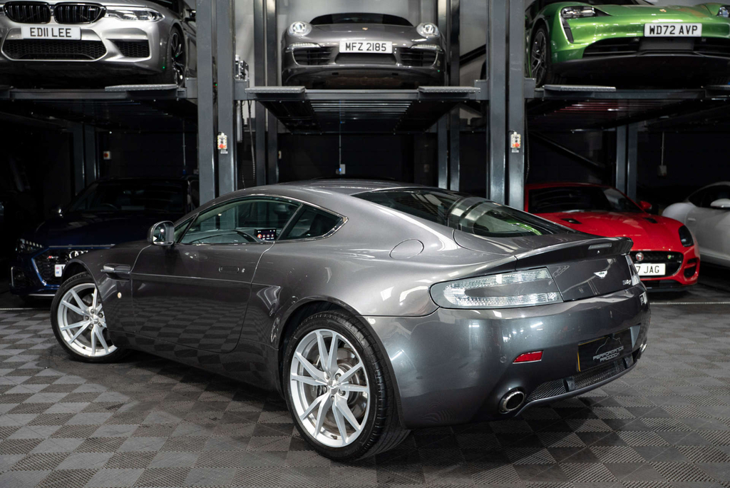 Aston Martin Vantage V8 Auto