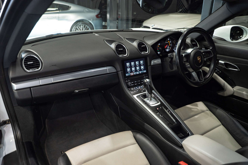 Porsche 718 Cayman S Semi-auto White #4