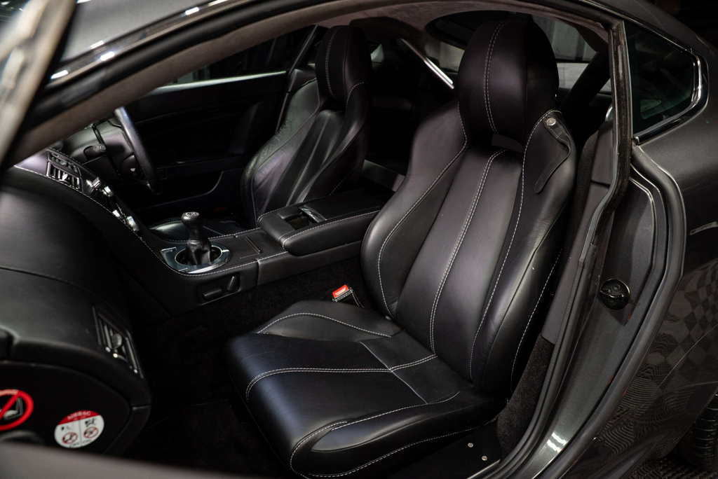 Aston Martin Vantage V8 #4