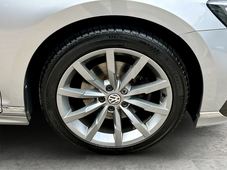 Volkswagen Passat 2.0 Tdi Evo Scr Sel Dsg White #9