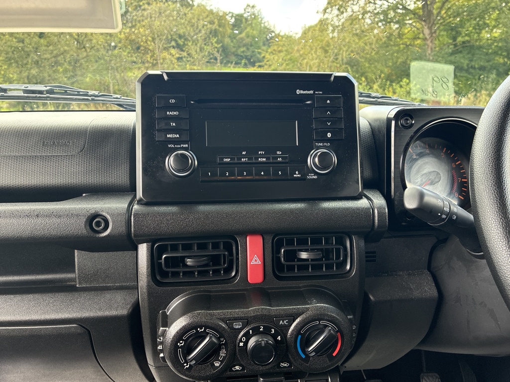 Suzuki Jimny 1.5 Sz5 Allgrip White #17