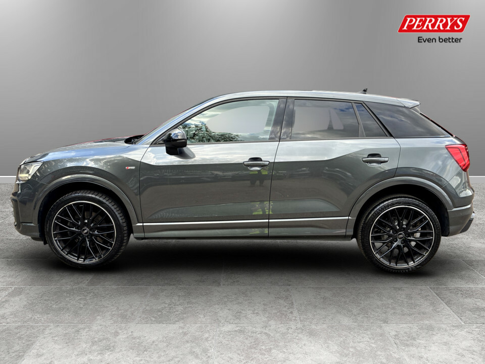 Audi Q2 35 Tfsi Black Edition Grey #4