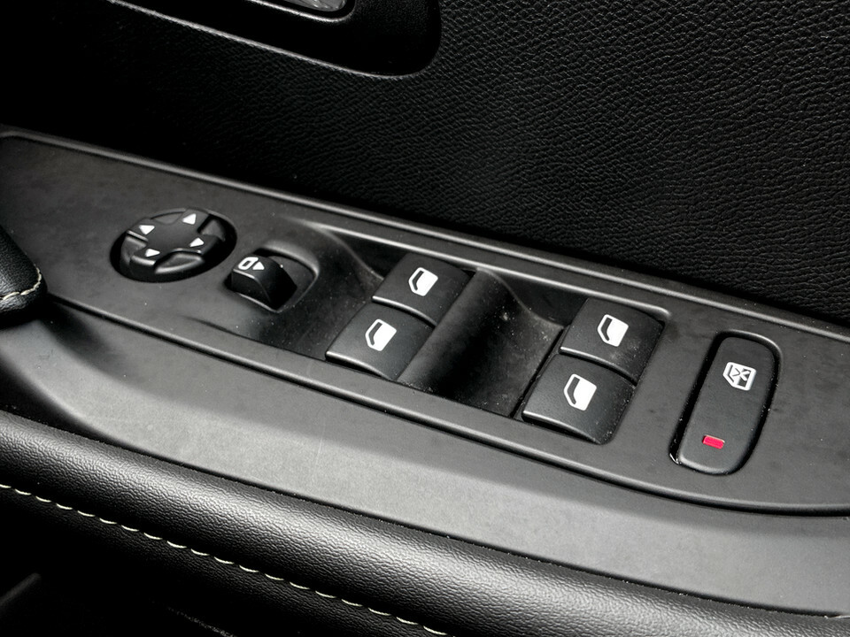 Peugeot e-208 208 Allure Premium Ev Black #35