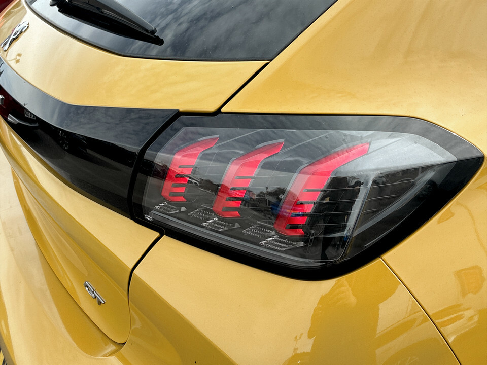 Peugeot e-208 208 Allure Premium Ev Black #11