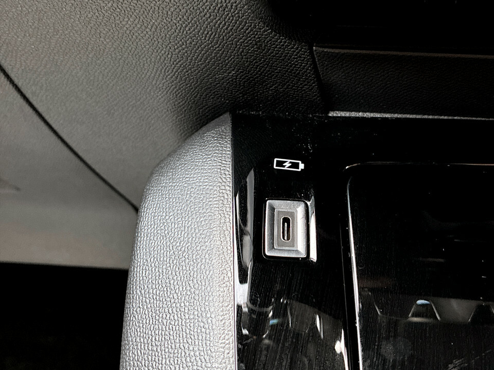 Peugeot e-208 208 Allure Premium Ev Black #37