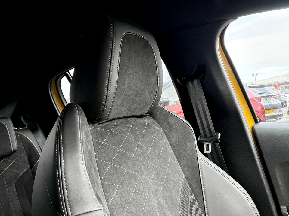 Peugeot e-208 208 Allure Premium Ev Black #40