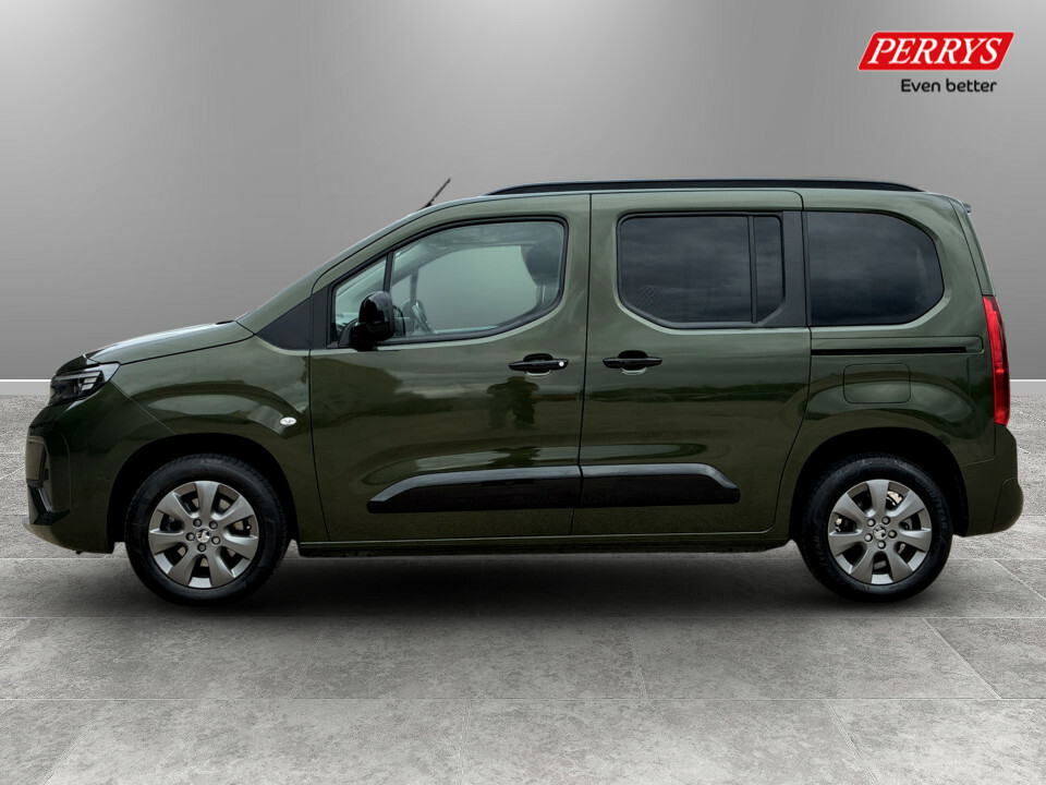 Vauxhall Combo-e Life 100Kw Ultimate 52Kwh Green #4