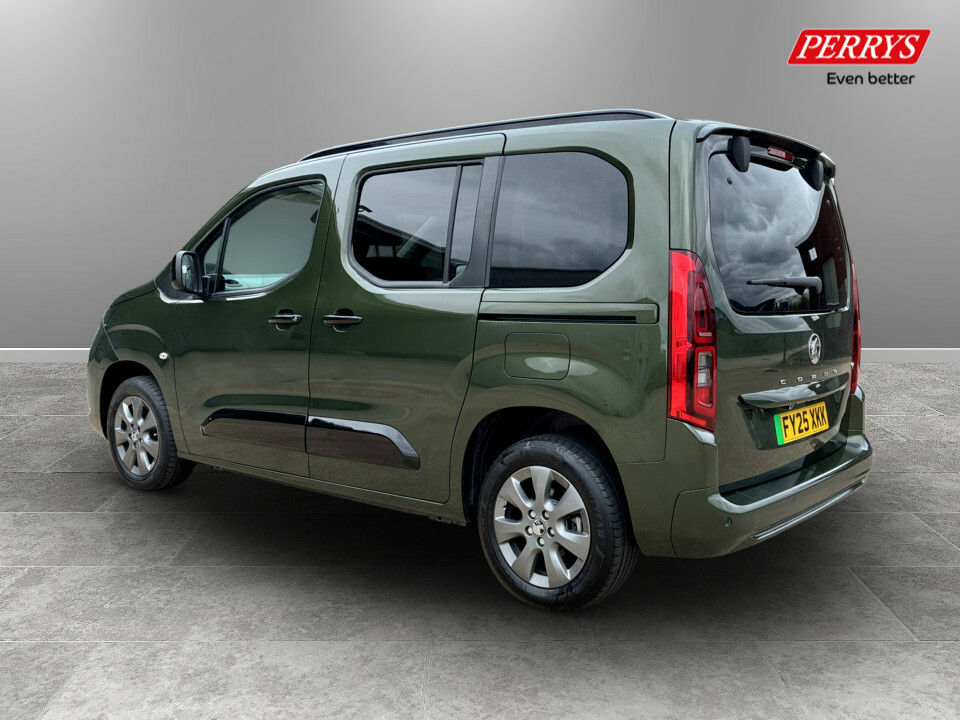 Vauxhall Combo-e Life 100Kw Ultimate 52Kwh Green #5