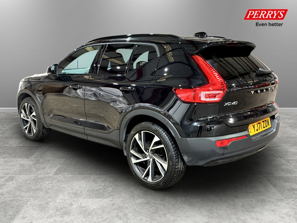 Volvo XC40 2.0 B4p R Design Pro Black #5