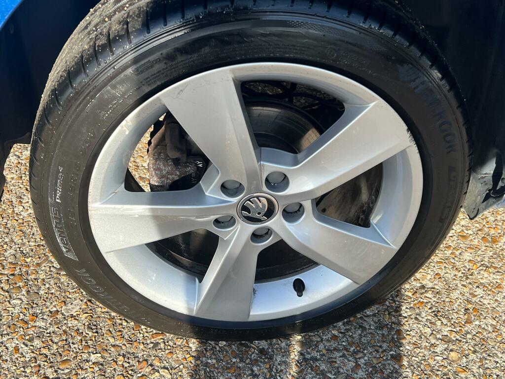 Skoda Fabia 1.0 Tsi Colour Edition #9