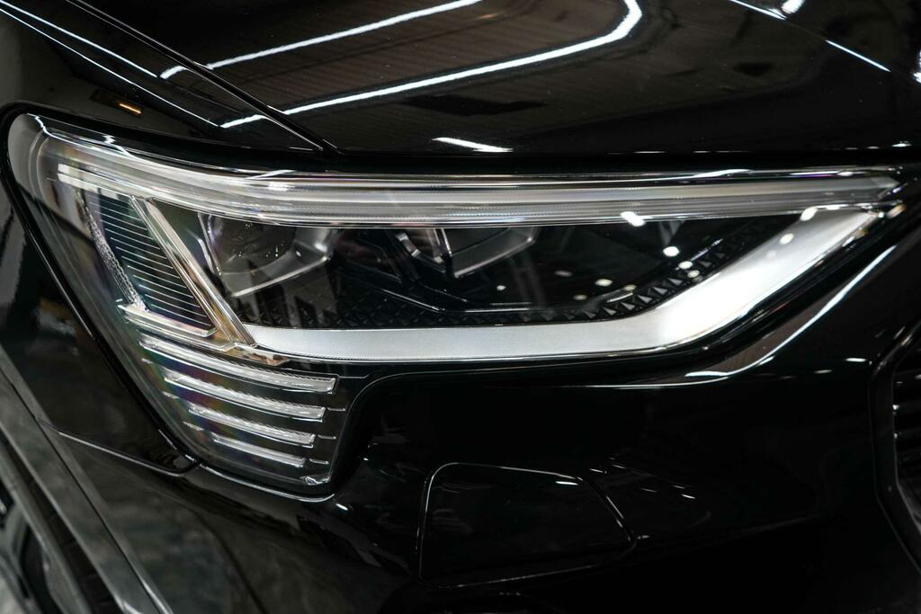 Audi E-tron Black Edition Black #6