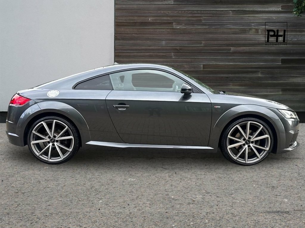 Audi TT 2L Black Edition Grey #4