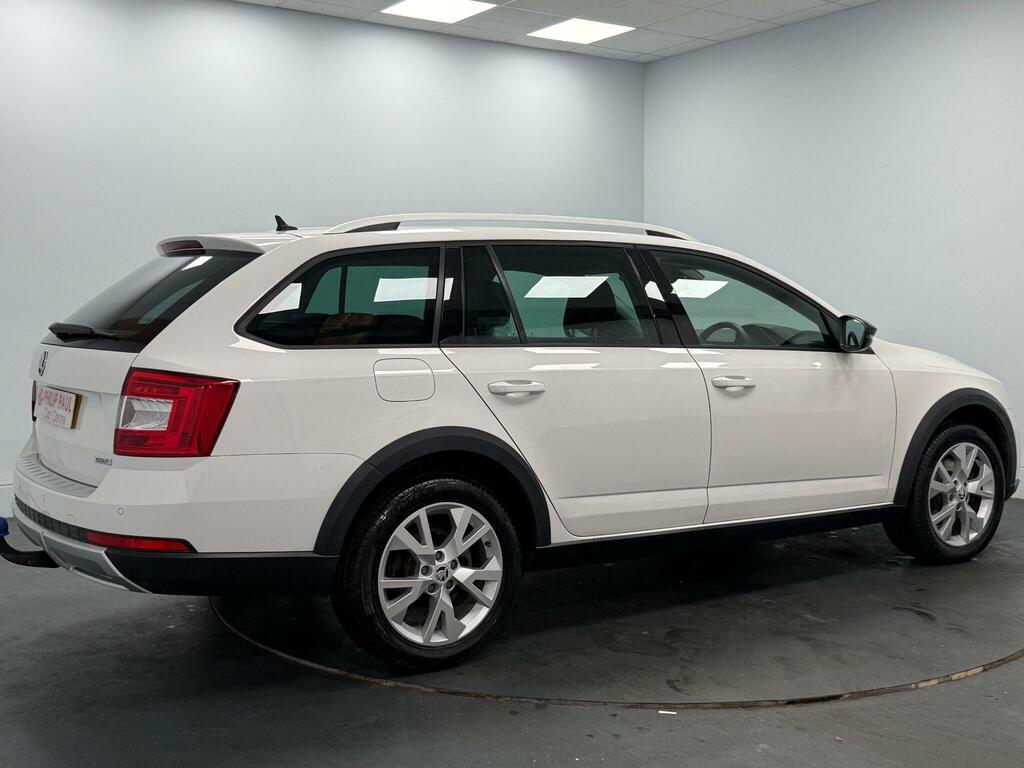 Skoda Octavia 2.0 Tdi Cr 184 Scout 4X4 Dsg White #3