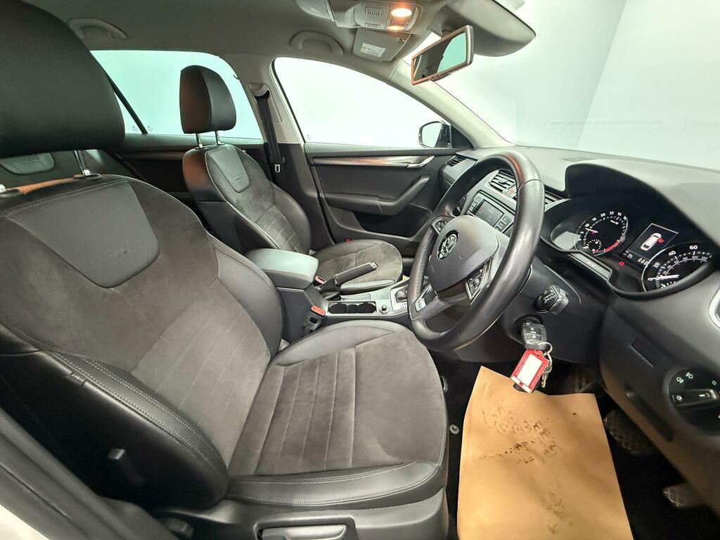Skoda Octavia 2.0 Tdi Cr 184 Scout 4X4 Dsg White #2