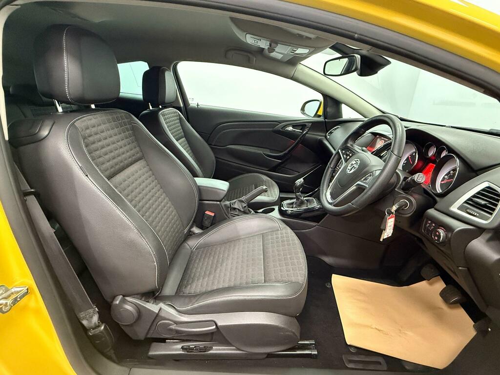 Vauxhall Astra GTC 1.4T 16V 140 Sri Yellow #5