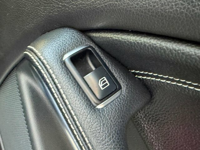 Mercedes-Benz GLA Class 1.6L Sport White #27