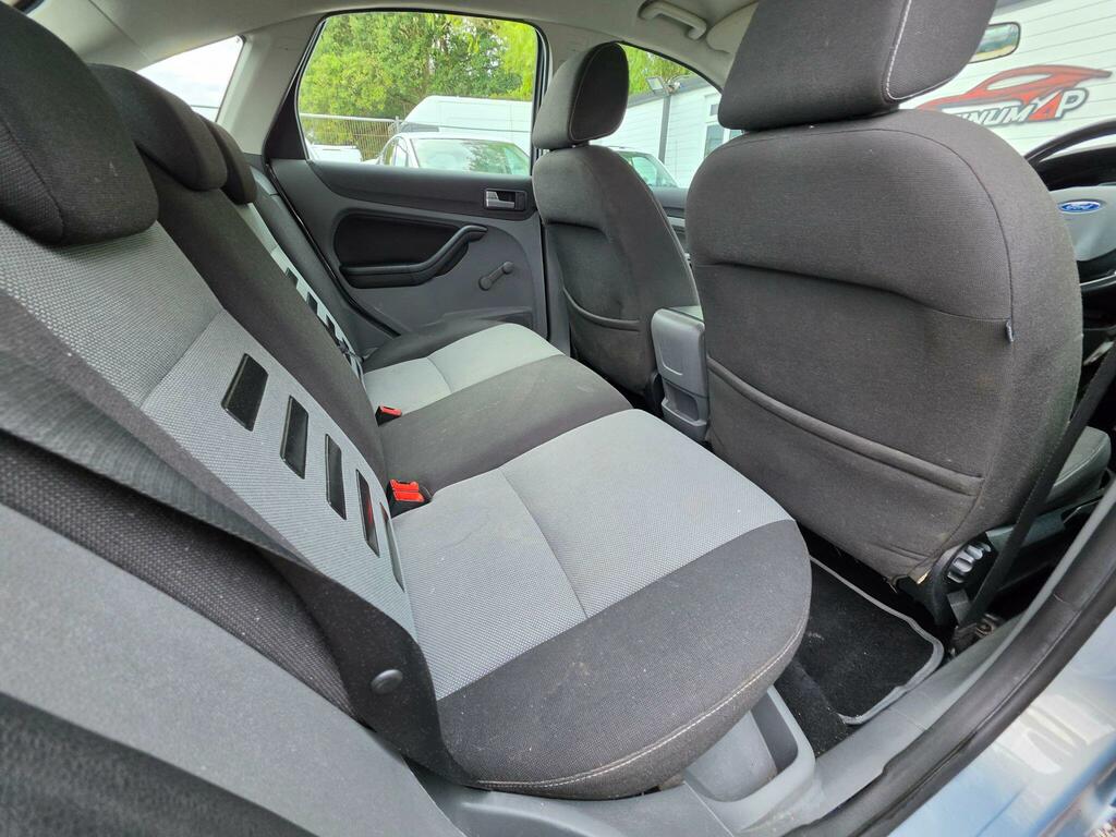 Ford Focus 1.6 Zetec Climate Part Exchange To Clear Spare Grey #29
