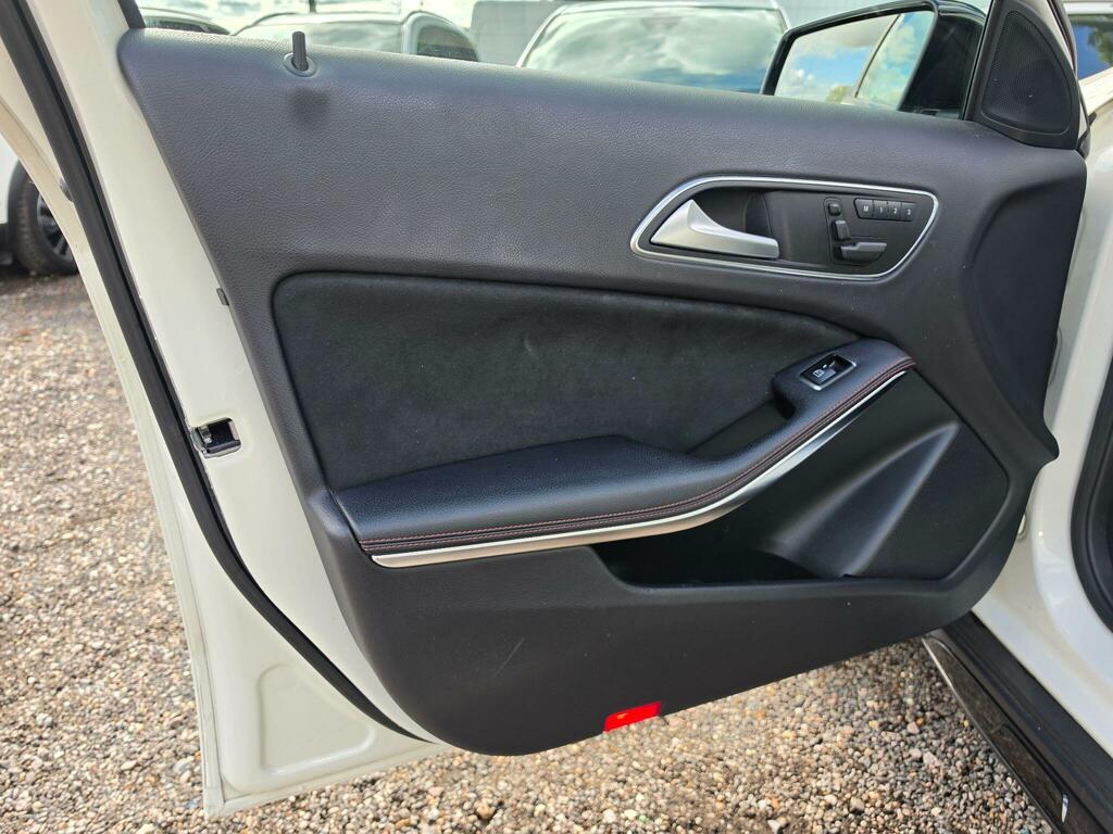 Mercedes-Benz GLA Class 200D Sport Premium White #52