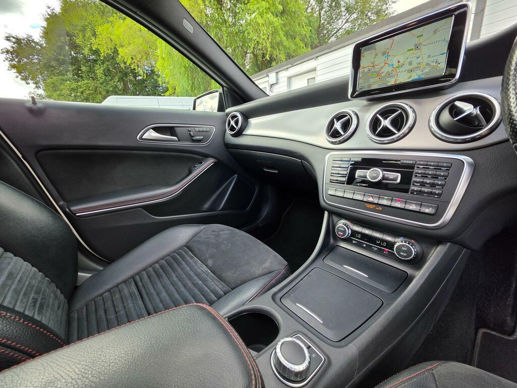 Mercedes-Benz GLA Class 200D Sport Premium White #25