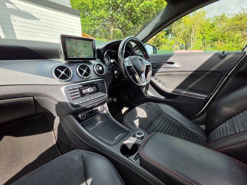 Mercedes-Benz GLA Class 200D Sport Premium White #43