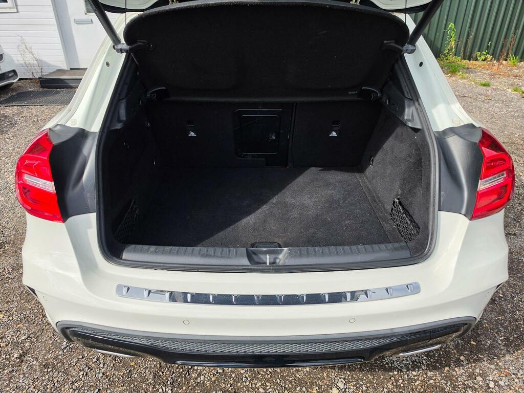 Mercedes-Benz GLA Class 200D Sport Premium White #55